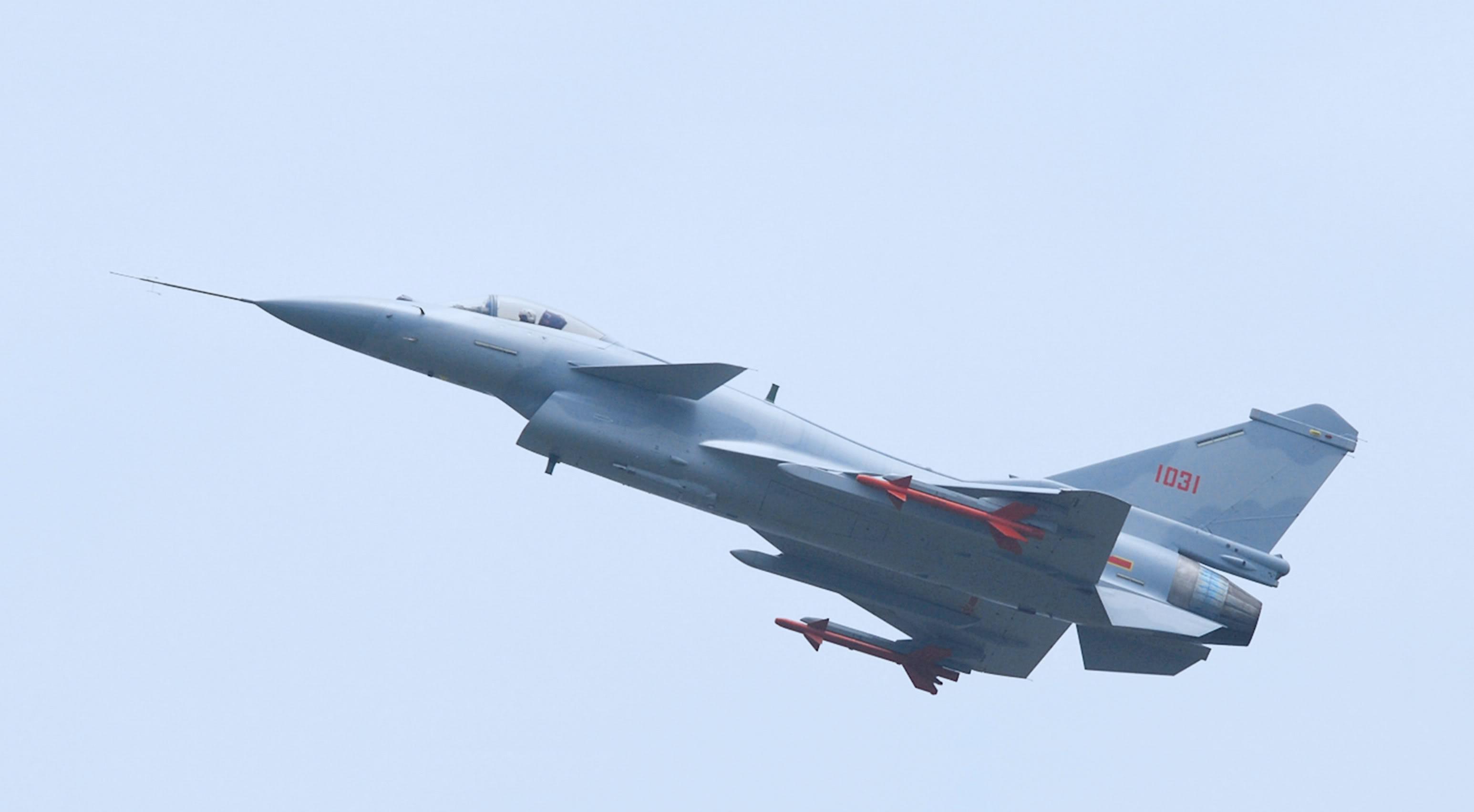 殲-10CE戰(zhàn)斗機(jī)，空中力量的璀璨明珠，殲-10CE戰(zhàn)斗機(jī)，空中璀璨明珠，展現(xiàn)強(qiáng)大力量